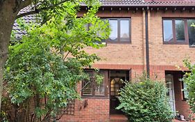 Spacious And Elegant Guest House With En-Suites Available In Canary Wharf